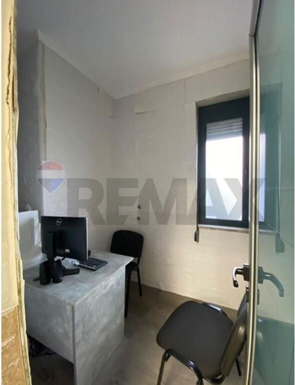 Ufficio in affitto a Rruga Bardhok Biba, Tirana, 96 m². Foto 2 di 3