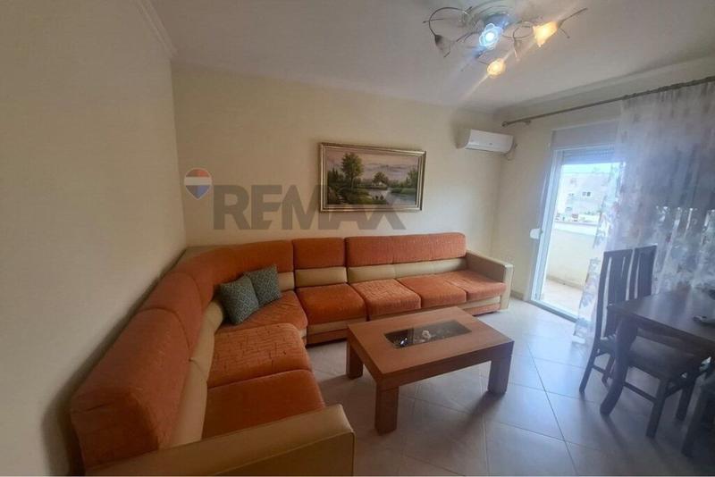 Apartament 2+1 me qera në Rruga Hajredin Haxhiraj, Vlorë, 85 m². Foto 2 nga 11