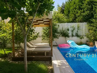 Villa in vendita a Tirana, 334 m². Foto 1 di 12