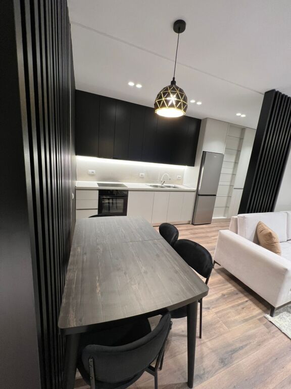 Appartamento 2+1 in affitto ad Ish Fusha e Aviacionit, Tirana, 90 m². Foto 2 di 3