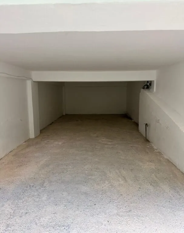 Garage for rent in Rruga Marta Buda, Durrës, 40 m². Photo 1 of 3