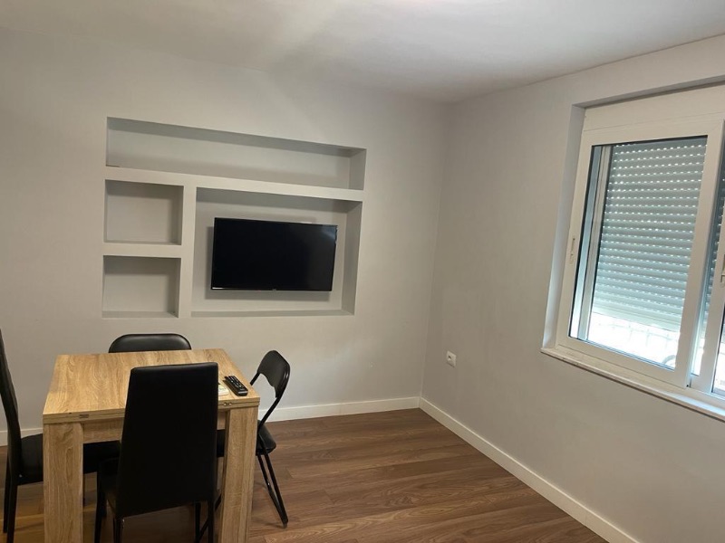 Appartamento 1+1 in affitto a Stadiumi Dinamo, Tirana, 65 m². Foto 3 di 7