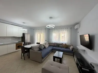 Apartament 2+1 me qera në Rruga Qemal Stafa, Tiranë, 103 m². Foto 2 nga 12