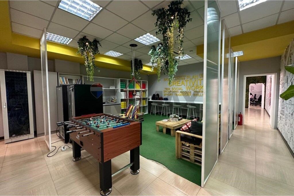 Office for rent in Kompleksi Delijorgji, Tirana, 530 m². Photo 3 of 3