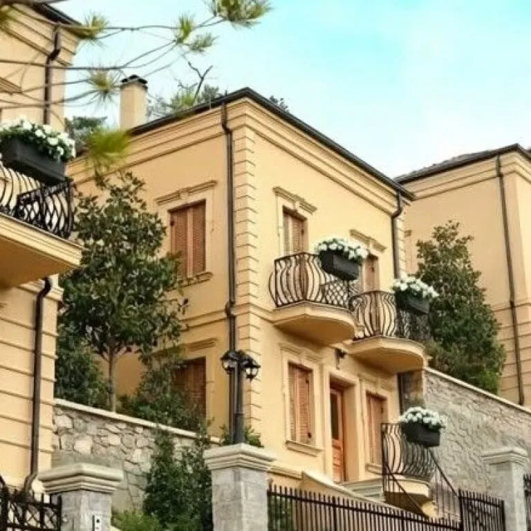 VilĂ« nĂ« shitje nĂ« Pazari i Korçës, Korçë, 216 mÂČ. Foto 1 nga 3