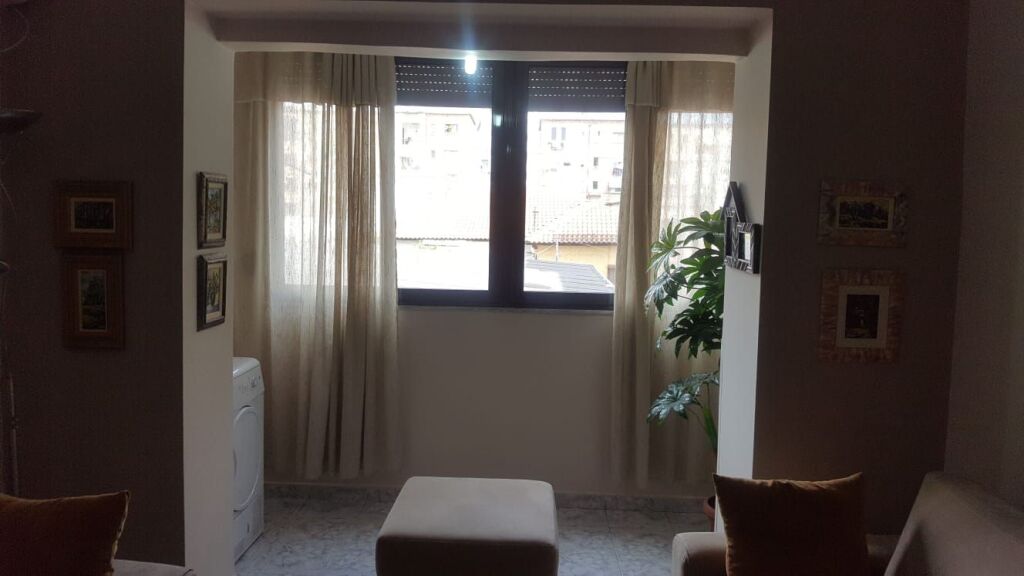 Apartment 1+1 for rent in Rruga Bardhyl, Tirana, 70 m². Photo 1 of 3