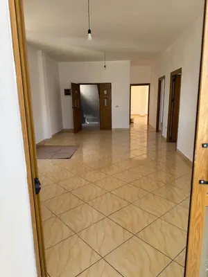 Apartament 3+1 me qera në Rruga Glaukia, Durrës, 165 m². Foto 6 nga 12