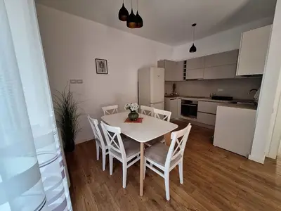 Apartament 2+1 me qera në Rruga Elbasanit, Tiranë, 80 m². Foto 2 nga 4