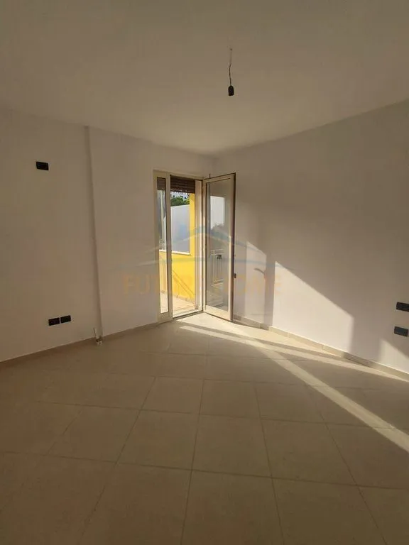 Apartament 2+1 në shitje në Vila e Zogut, Durrës, 120 m². Foto 1 nga 6