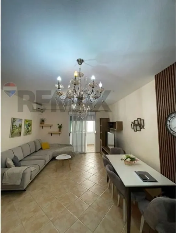 Apartament 1+1 me qera në Rruga Frang Bardhi, Tiranë, 80 m². Foto 1 nga 8