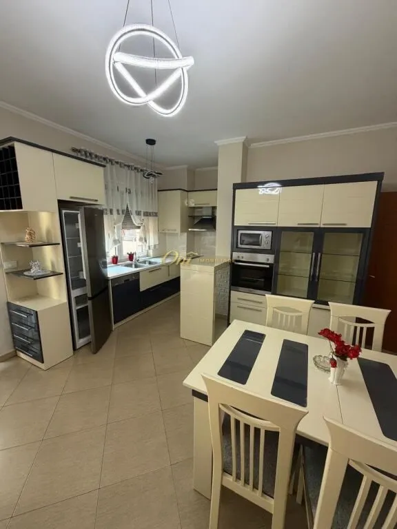 Apartament 1+1 me qera në Rruga e Bogdanëve, Tiranë, 72 m². Foto 1 nga 6