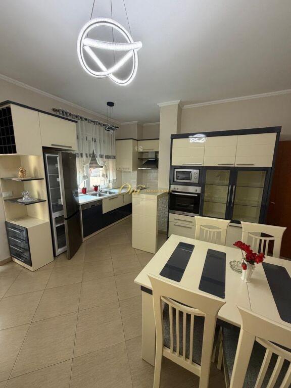 Apartament 1+1 me qera në Rruga e Bogdanëve, Tiranë, 72 m²