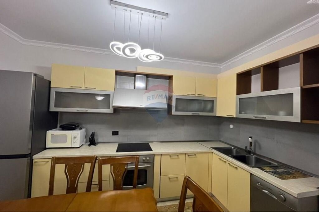 Apartment for rent in 21 Dhjetori, Tirana, 115 m². Photo 2 of 3