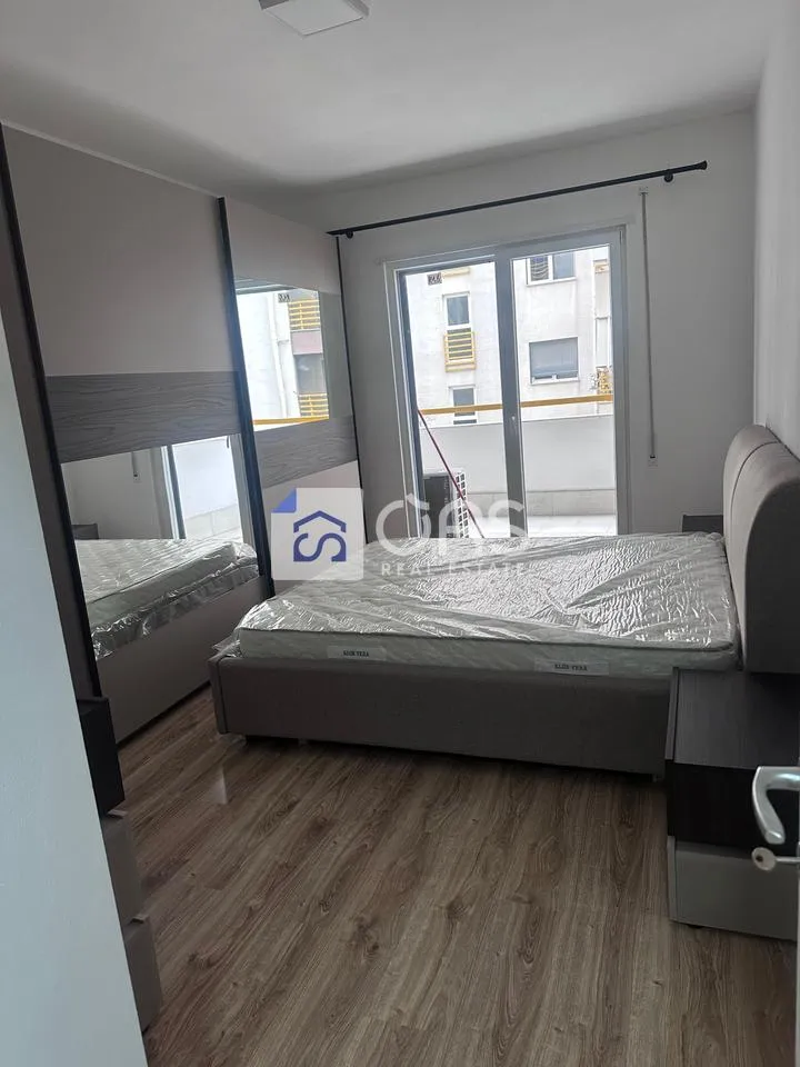 Apartament 1+1 me qera në Laprakë, Tiranë, 70 m². Foto 1 nga 10