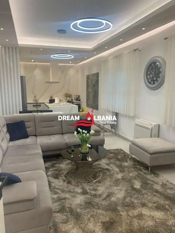 Vilë në shitje në Tiranë, 375 m²