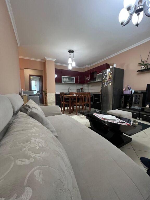 Apartament 2+1 në shitje në Komuna e Parisit, Tiranë, 90 m²