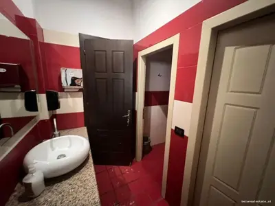 Zyrë me qera në Restorant Durrësi, Tiranë, 250 m². Foto 9 nga 9