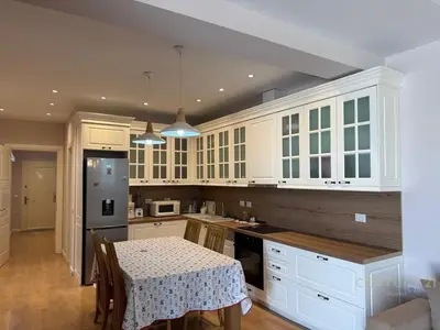 Appartamento 3+1 in affitto a Shkolla e Kuqe, Tirana, 132 m². Foto 2 di 12