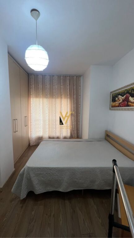 Apartament 1+1 me qera në Komuna e Parisit, Tiranë, 55 m². Foto 2 nga 3