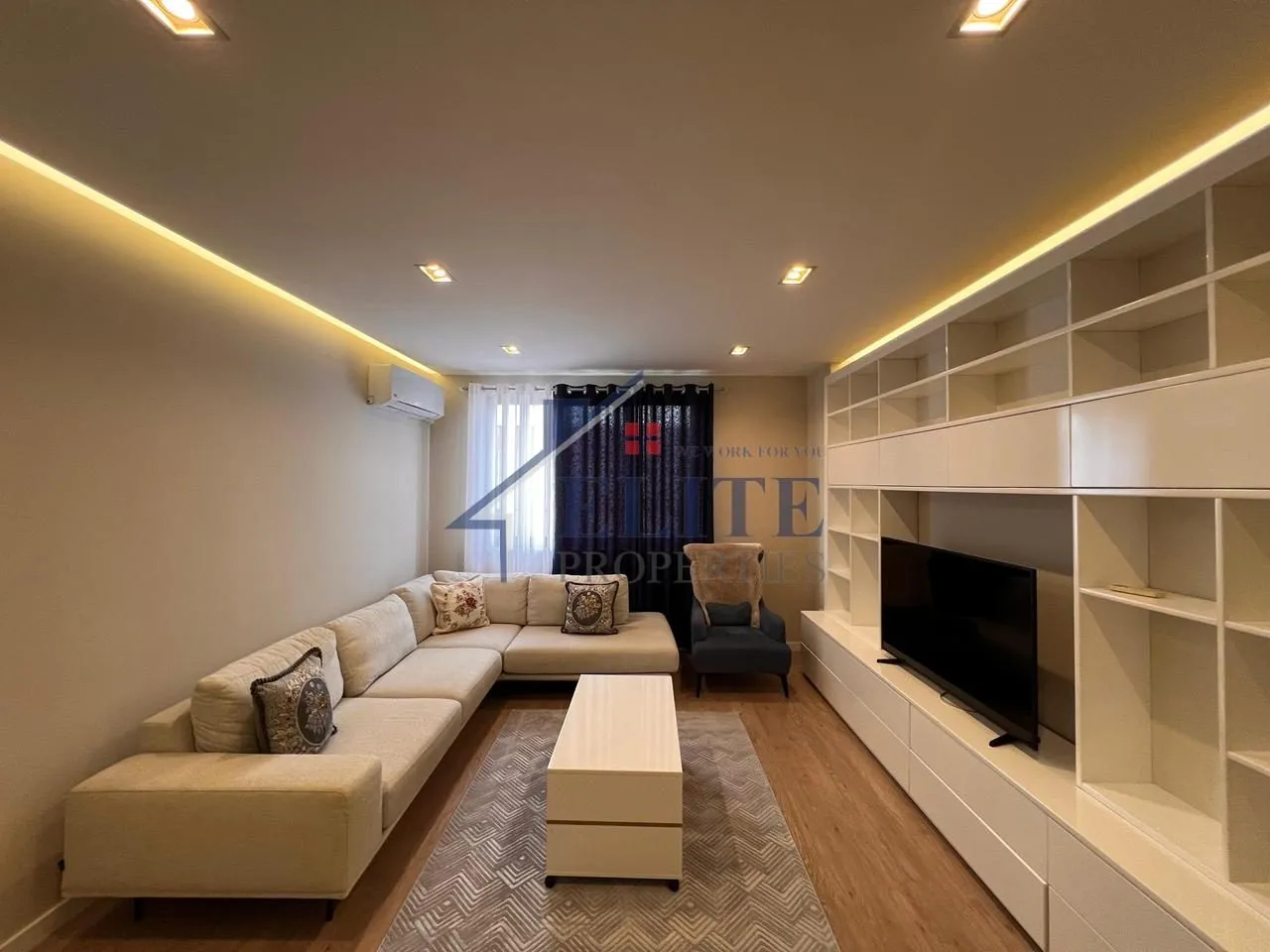 Apartament 3+1 me qera në Kompleksi Panorama, Tiranë, 130 m². Foto 1 nga 12