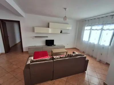Appartamento 2+1 in affitto a Kthesa e Kamzës, Tirana, 90 m². Foto 11 di 11