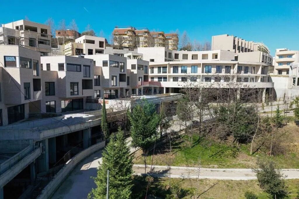 Villa for sale in Farkë, Tirana, 503 m². Photo 3 of 3