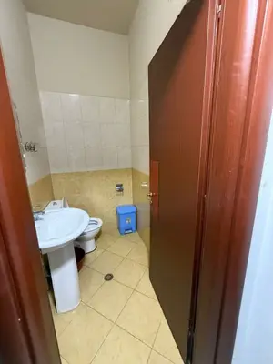 Locale in affitto a Jordan Misja, Tirana, 115 m². Foto 11 di 12