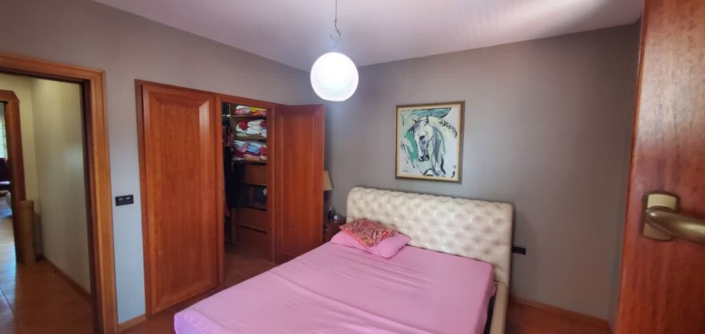 Apartment 2+1 for sale in Rruga Fortuzi, Tirana, 120 m². Photo 2 of 3
