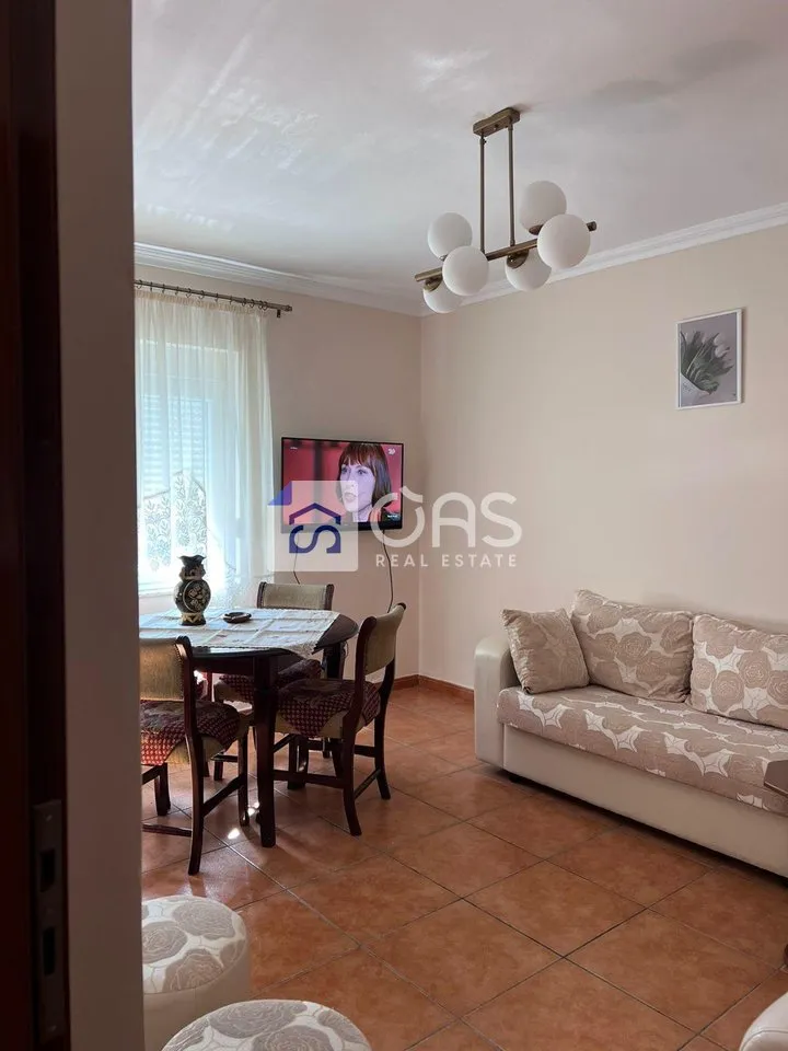 Apartament 2+1 me qera në Rruga e Elbasanit, Tiranë, 90 m². Foto 1 nga 5