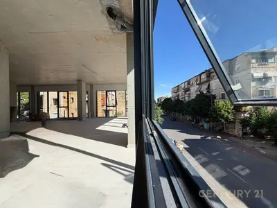 Ufficio in affitto a Rruga e Barrikadave, Tirana, 359 m². Foto 3 di 4