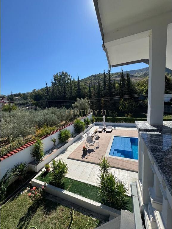 Villa in vendita a Ibë e Poshtme, Tirana, 340 m²