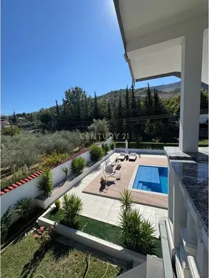 Villa for sale in Ibë, Tirana, 340 m². Photo 1 of 8