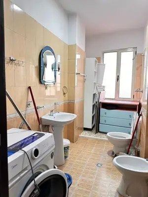Apartament 2+1 me qera në Pallatet Cabej, Tiranë, 85 m². Foto 4 nga 5