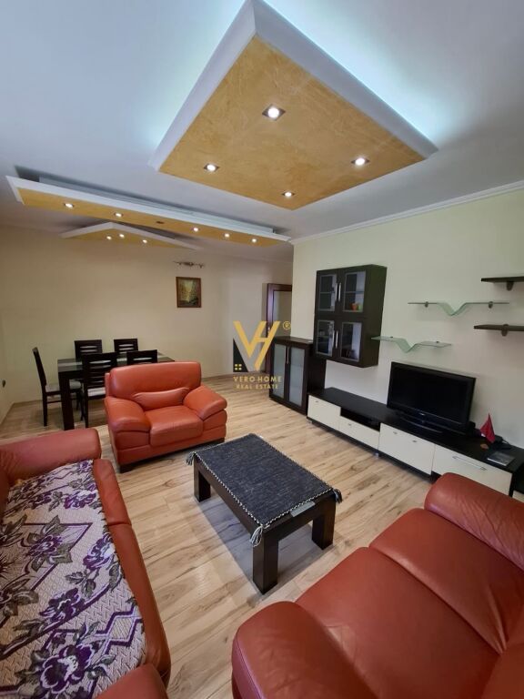 Apartament 2+1 me qera në Komuna e Parisit, Tiranë, 100 m². Foto 2 nga 3