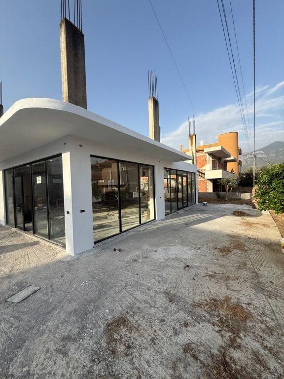 Locale commerciale in affitto a Rruga Tajar Zavalani, Kamza, 100 m²