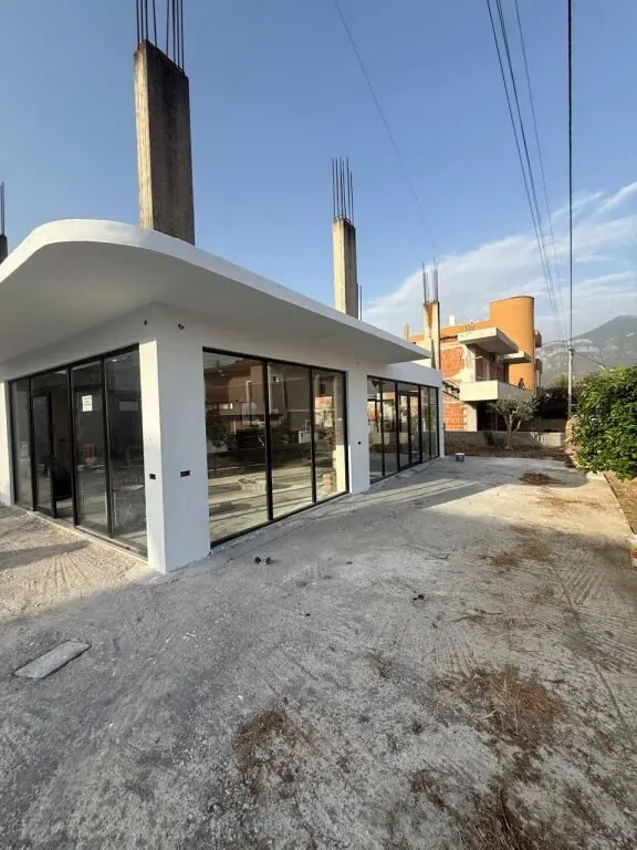Commercial space for rent in Rruga Tajar Zavalani, Kamëz, 100 m²