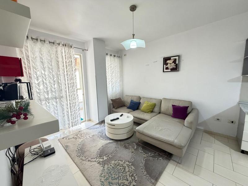 Apartament 2+1 me qera në Rruga 3 deshmoret, Tiranë, 90 m²
