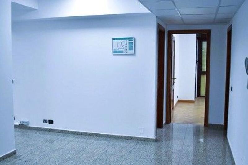 Zyrë me qera në Sheshi Skënderbej, Tiranë, 152 m². Foto 3 nga 4