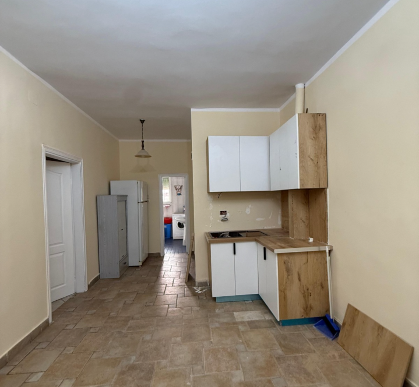 Apartment 1+1 for sale in Rruga Bardhyl, Tirana, 54 m². Photo 2 of 3