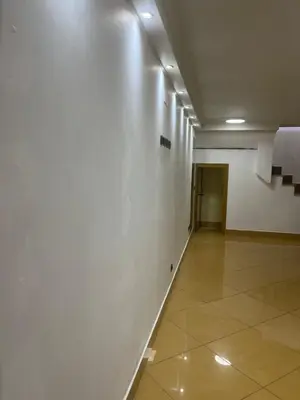 Dyqan me qera në Sheshi Willson, Tiranë, 100 m². Foto 8 nga 12