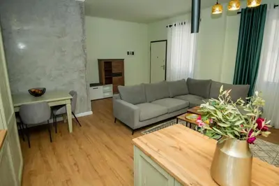 Apartament 2+1 me qera në Vila e Zogut, Durrës, 100 m². Foto 2 nga 10