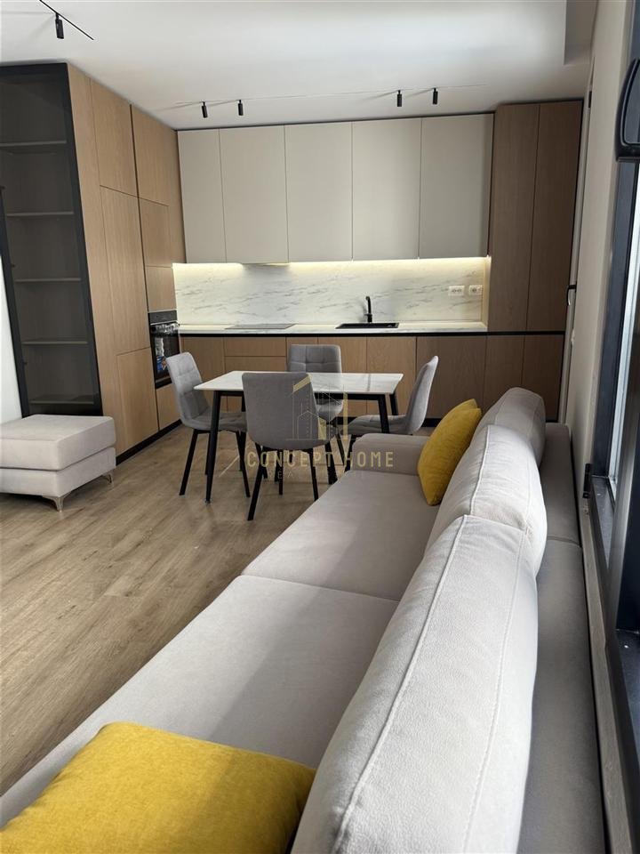 Apartment 2+1 for rent in Kompleksit Kontakt, Tirana, 99 m². Photo 1 of 3