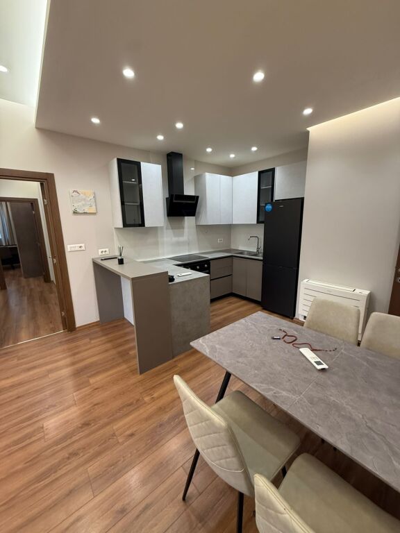 Apartment 2+1 for rent in Kompleksi Arlis Farmacia 10, Tirana, 120 m². Photo 3 of 3