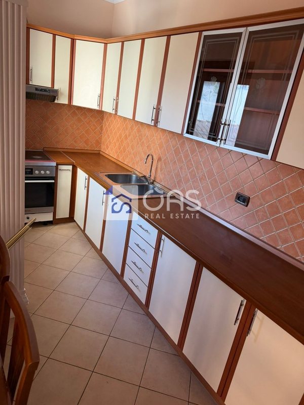 Apartament 2+1 me qera në Rruga 5 Maji, Tiranë, 126 m²
