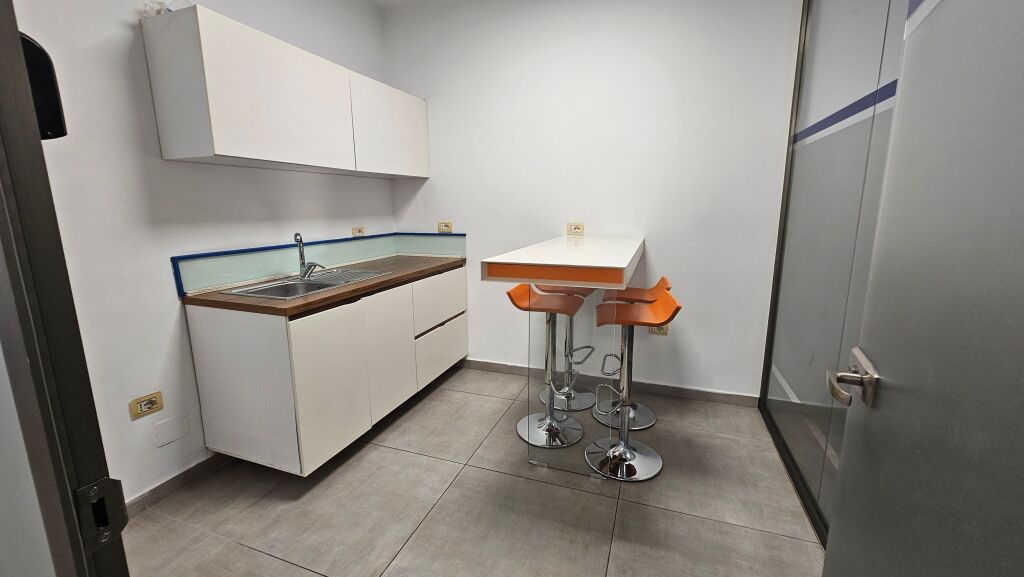 Office for rent in Rruga Medar Shtylla, Tirana, 115 m². Photo 3 of 3