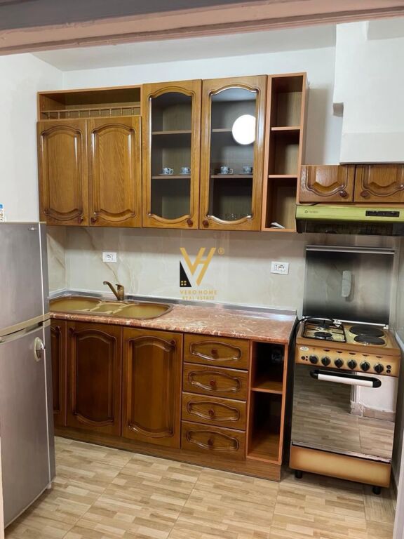 Apartament 1+1 me qera në Rruga Irfan Tomini, Tiranë, 60 m². Foto 2 nga 3