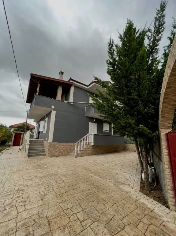 House for sale in SH73, Berat, 600 m². Photo 1 of 12