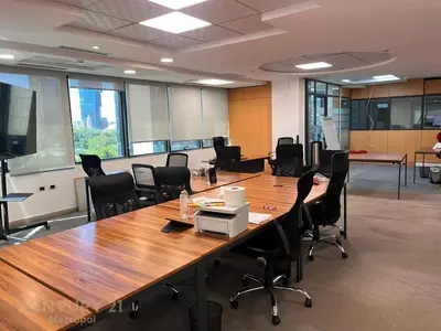 Ufficio in affitto a Bulevardi Deshmoret e Kombit, Tirana, 228 m². Foto 2 di 7