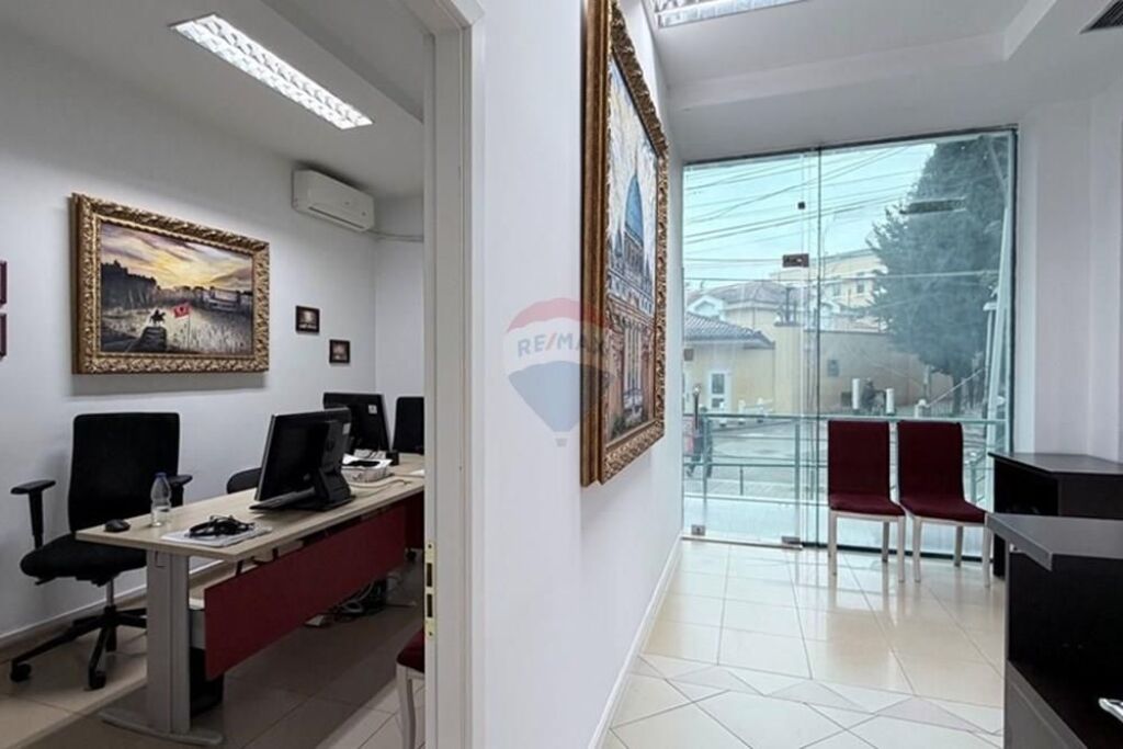 Shop for sale in Rruga e Elbasanit, Tirana, 216 m². Photo 2 of 3