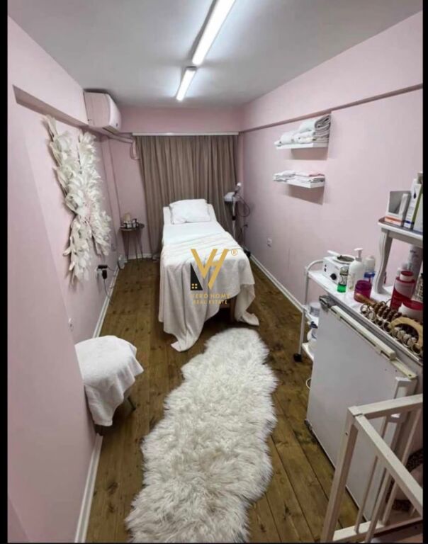 Dyqan në shitje në Oxhaku, Tiranë, 25 m². Foto 1 nga 3